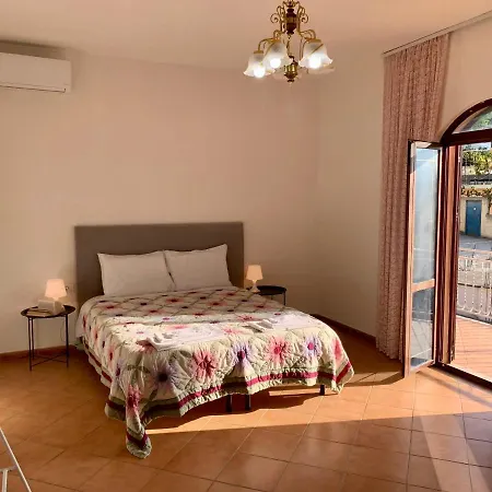 Rosa מלון דירות 4*