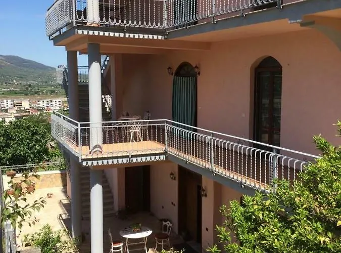 Ξενοδοχείο με διαμερίσματα Rosa 4*